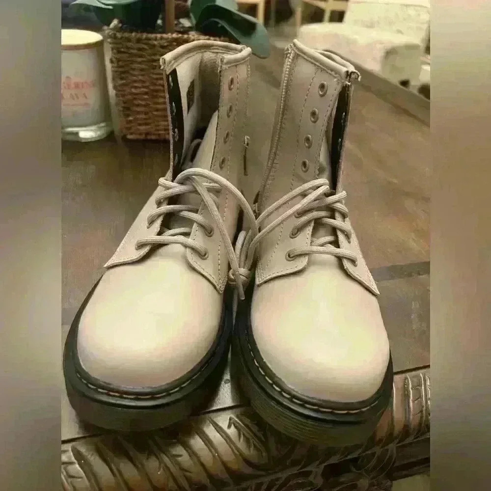 DR. Martens 1460 Kids Leather Boots Beige Size 3 - Picture 2 of 8